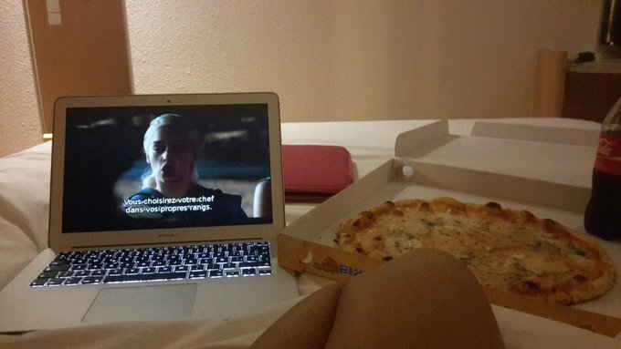 Best evening : pizza+game of throne, in my hotel room ? https://t.co/usKvaMS75a