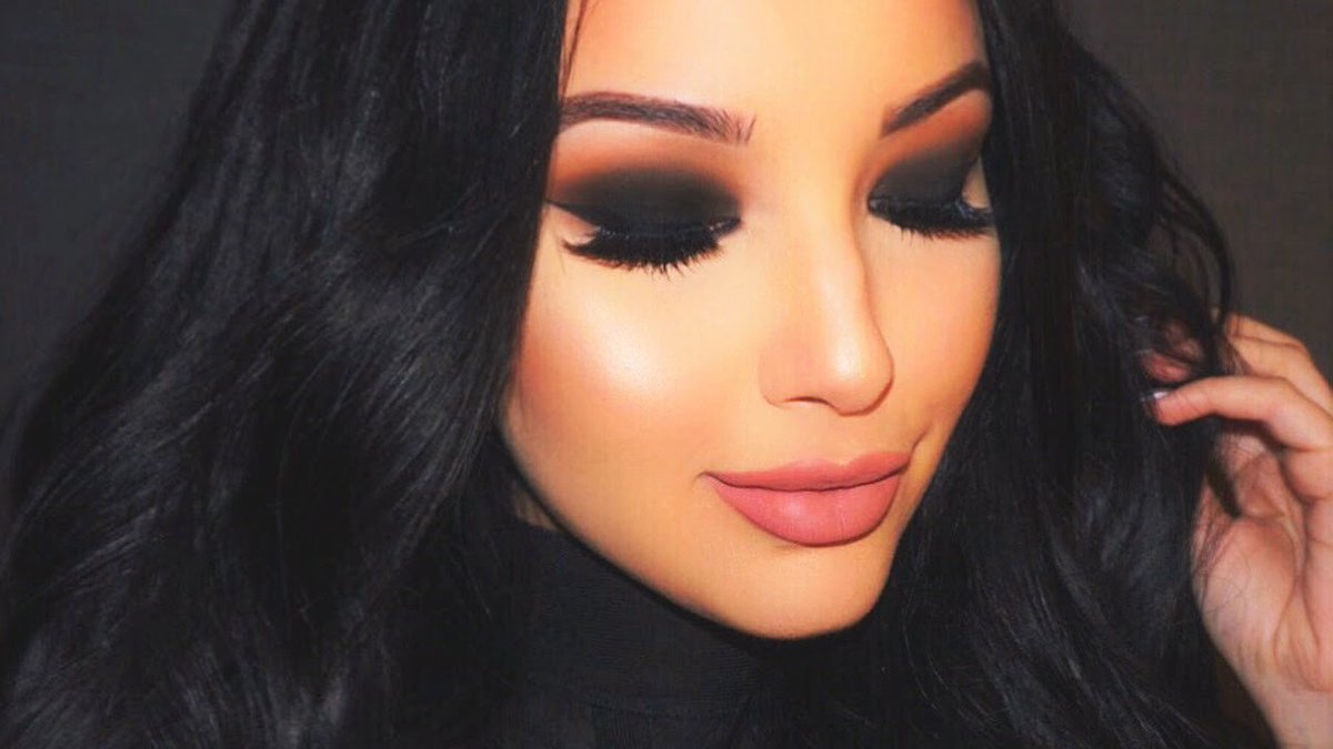Black Smokey Eye Makeup Tutorial #eyeshadow #beautiful #glammy umakeup.com/holiday/valent…