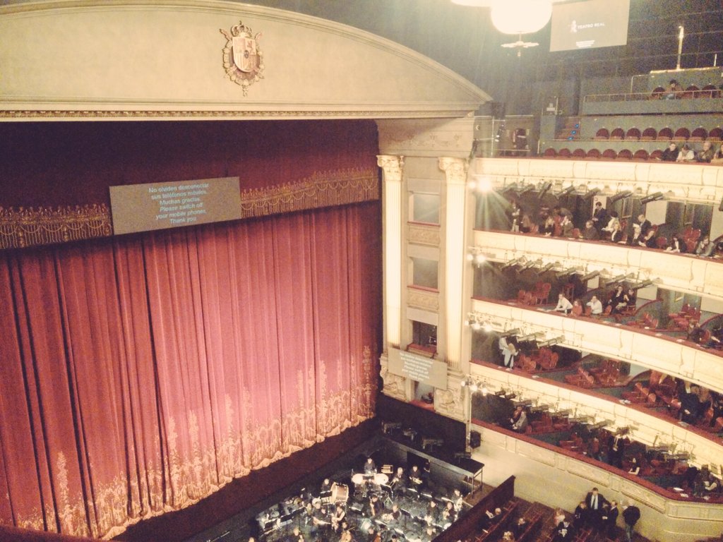 RiscoBeatriz's tweet photo. Finde increible entre #musicologos por #Madrid. Mejor imposible!! @Teatro_Real #LaProhibicionDeAmarTR https://t.co/nenxng21yu