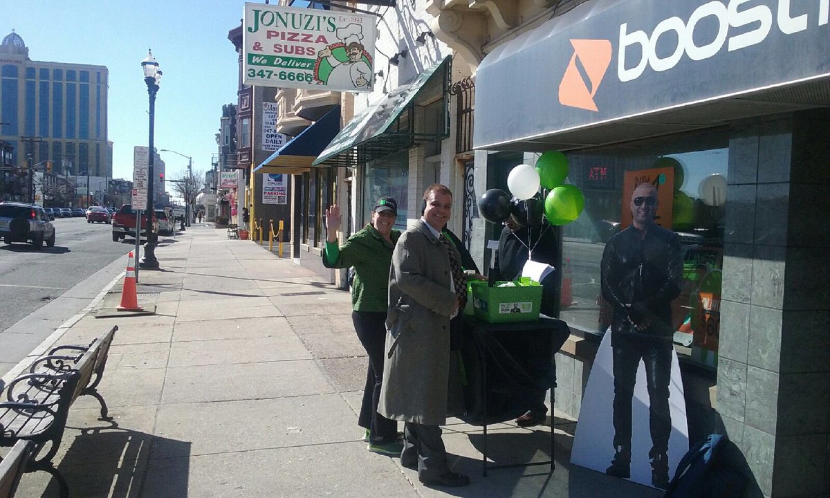 SPG_EYL's tweet photo. #JayCommunications partnering with @HRBlock to hook up #AtlanticCity customers this tax season! #Sprint4Philly https://t.co/w5UPOPgU52