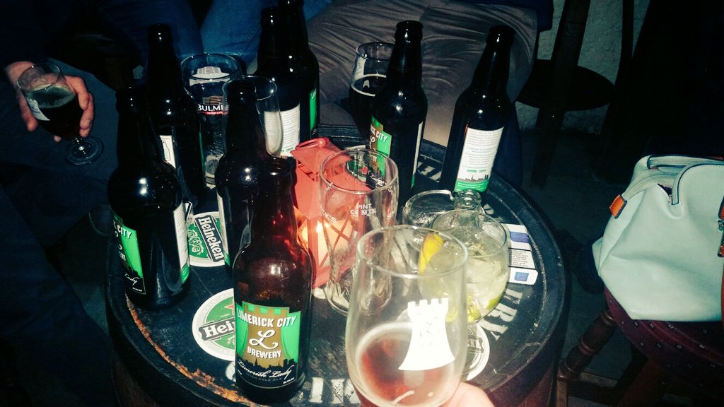 Carolinehanly86's tweet photo. @LimCityBrewery @UnaPowellsPub these went down far too easy!!!! Gorgeous!  #craftbeer https://t.co/aQSN0NT39V