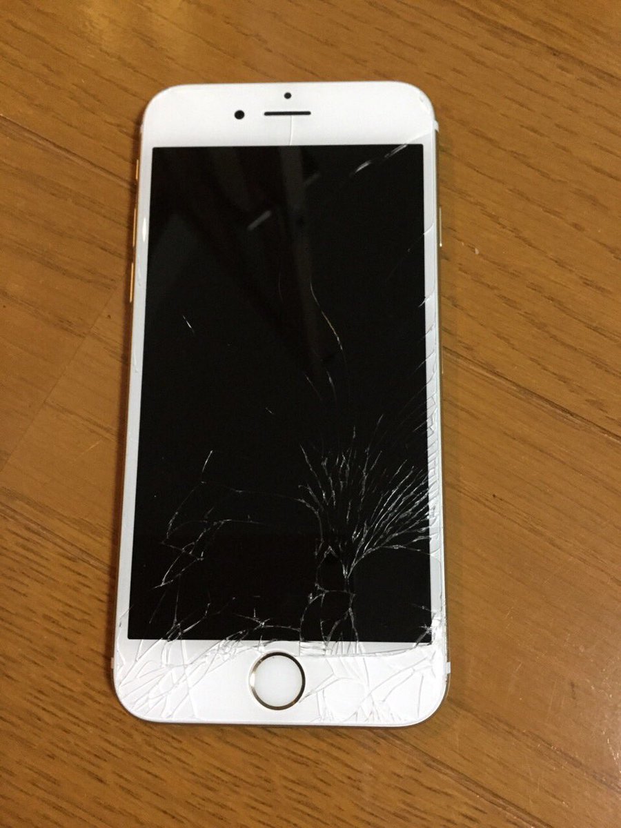 iiiwaaataaa's tweet photo. 6sを購入して2週間。
死亡するのは早かった。 https://t.co/KqyB6bdypX