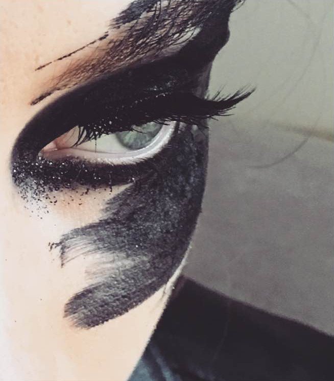 Lumiereteintes's tweet photo. Nouvel article ! #eyeshadow #fashion #beauty #makeup by @MeyloO
Black is back on https://t.co/Or23ZbMRql https://t.co/q6GUdadJVR