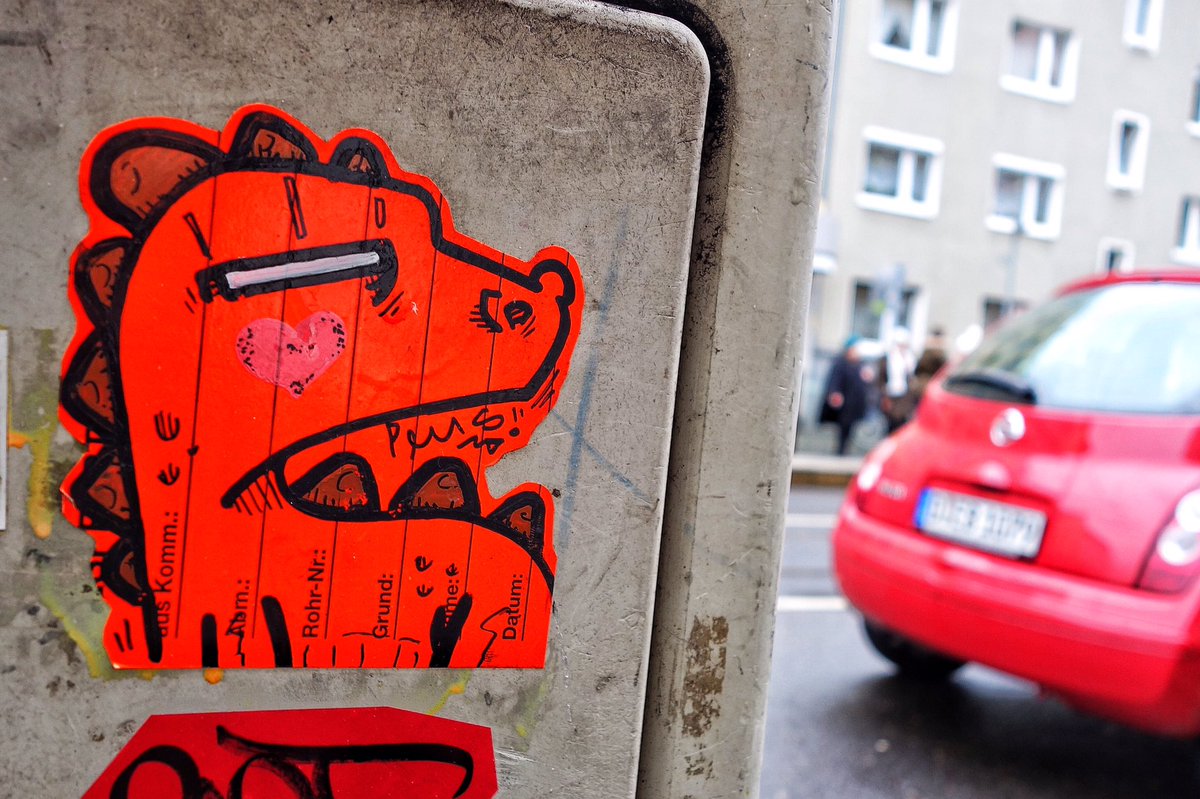 duesselchen's tweet photo. Von der heutigen Runde.
#streetart #streetartdue #stickerart #duesseldorf by #pqus https://t.co/Jczpbg9qB0