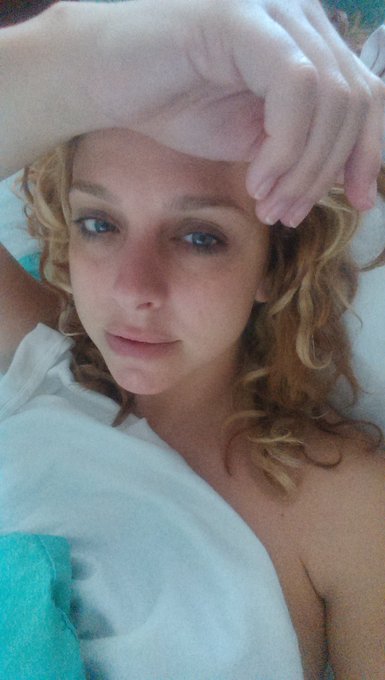 Ooof!  Walking up late.  Guess I'm not working out today.  Gotta meet friends on the beach for lunch