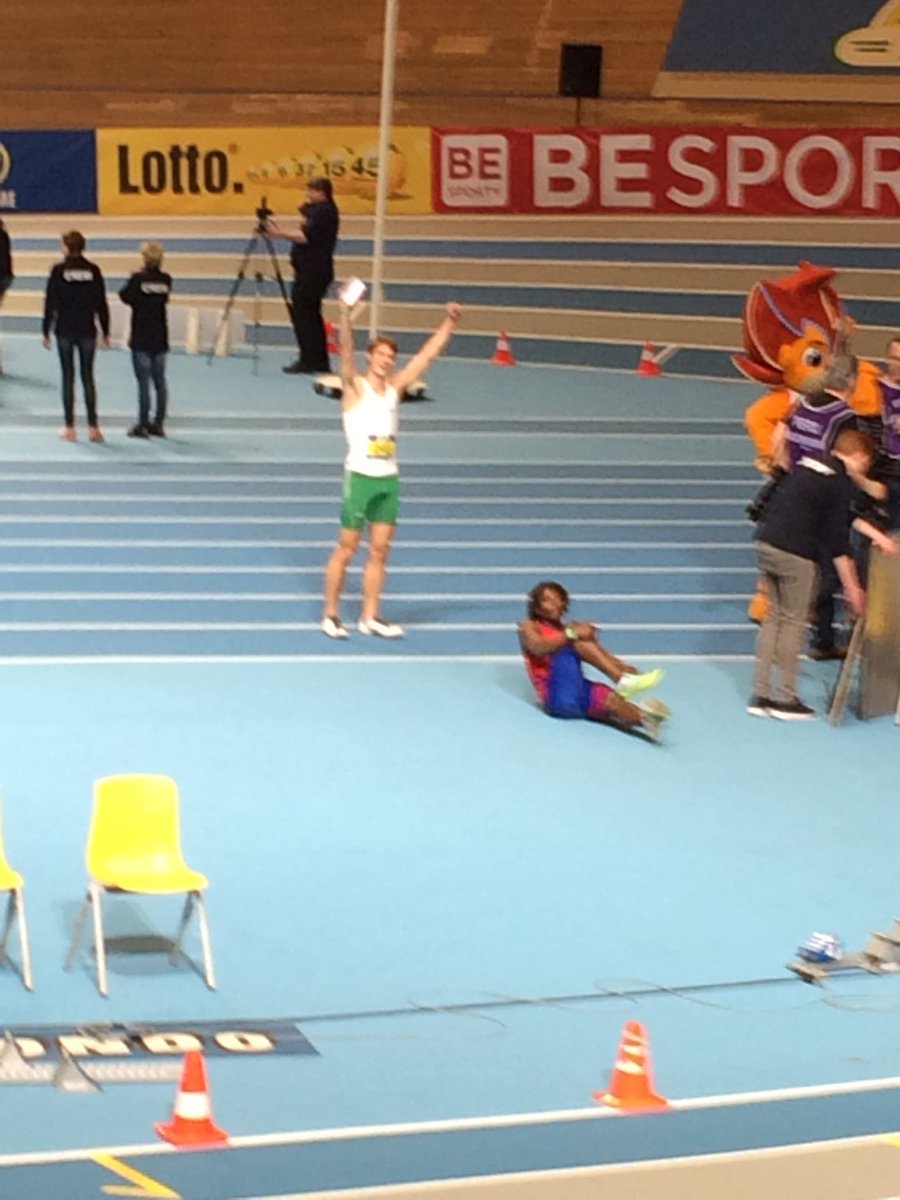 avsuomi's tweet photo. Gouuuuuud!!!! Jochem Dobber knalt in 21.91 naar de finish 200m @nkjunioren @AtletiekLive #nederlandskampioen https://t.co/sNpMXKyscQ