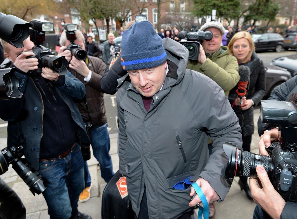 It's Bo-Go after all as <a href="/BorisJohnson/">Boris Johnson</a> WILL back #Brexit and defy David Cameron on the EU: thesun.uk/6015BjB6V