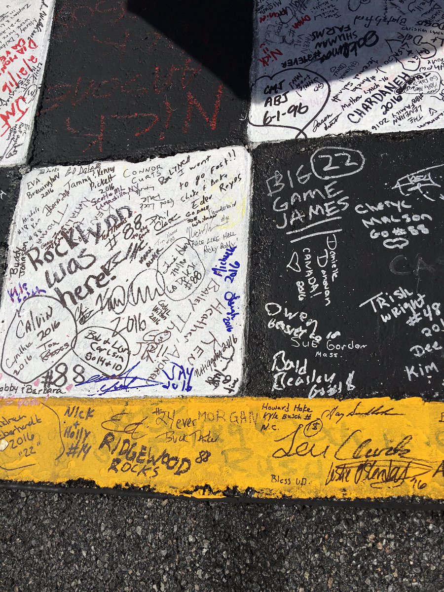 nhi621's tweet image. #Daytona500 #startfinishline