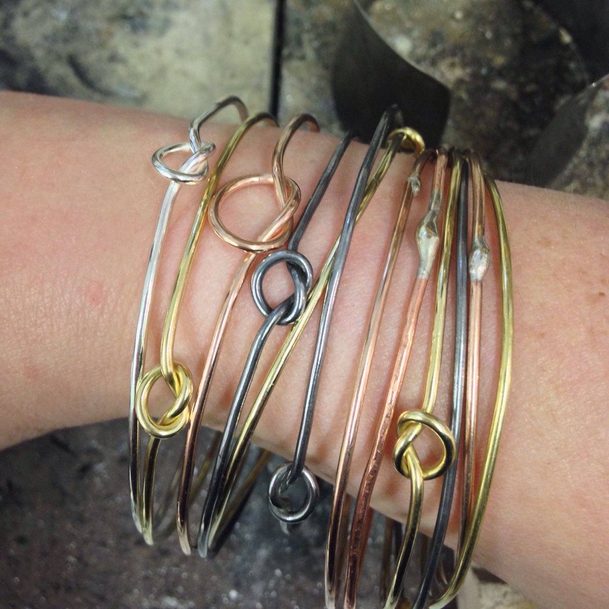 anncatrinevans's tweet photo. #gwlith #cwlwm Newydd! #dewdrops #knot New!
#brass #iron #silver #bronze #copper https://t.co/YD4lh7GeeR