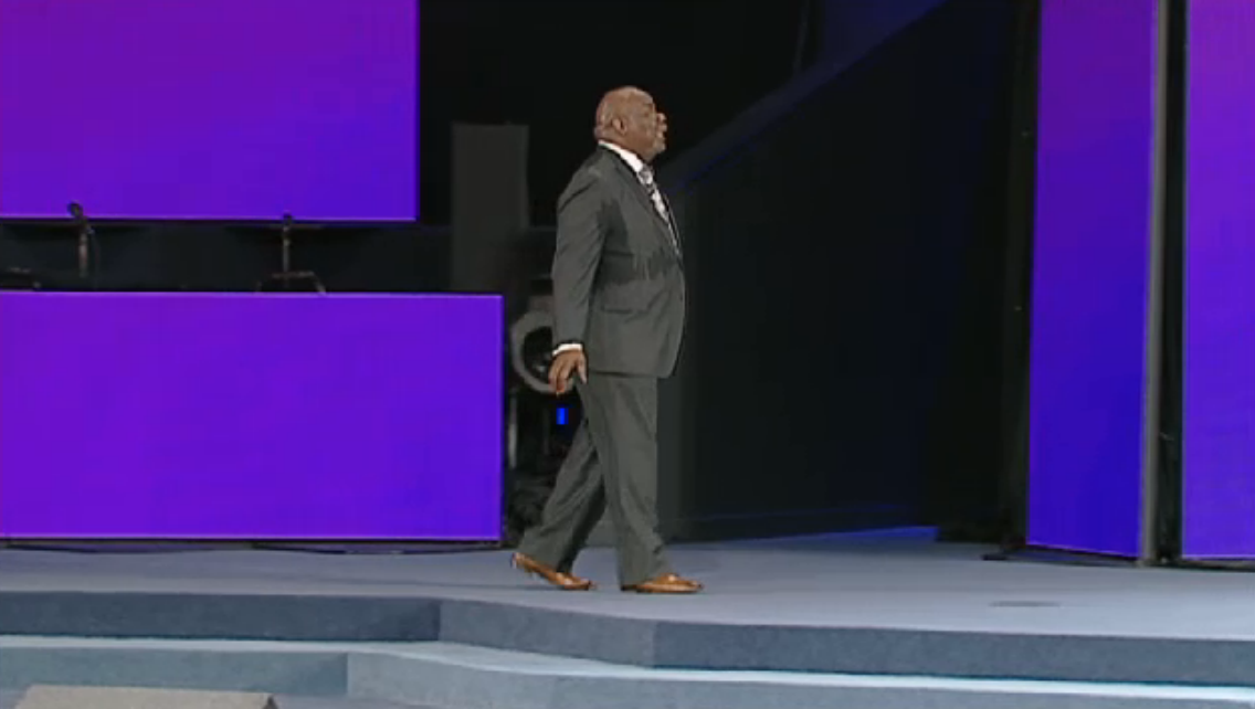 BishopJakes's tweet photo. Lord we need a word from you, help Lord we need your help we're running out of time! #Crumb4Crisis #tphonline https://t.co/Sk0AhqK6in
