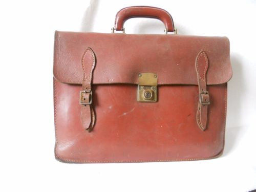 HurstHedley's tweet photo. https://t.co/5bcfOiNEew - 50 year old leather bag refurbishment dilemmas. It'll look good when it's done though. https://t.co/aCrvLImzd8