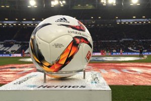 Bundesliga_EN's tweet photo. #BLMatchball

RT this post and you could win the official @Hannover96 - @FCAugsburg ball.

https://t.co/isyCUE0PMm https://t.co/F2lxGusYJg