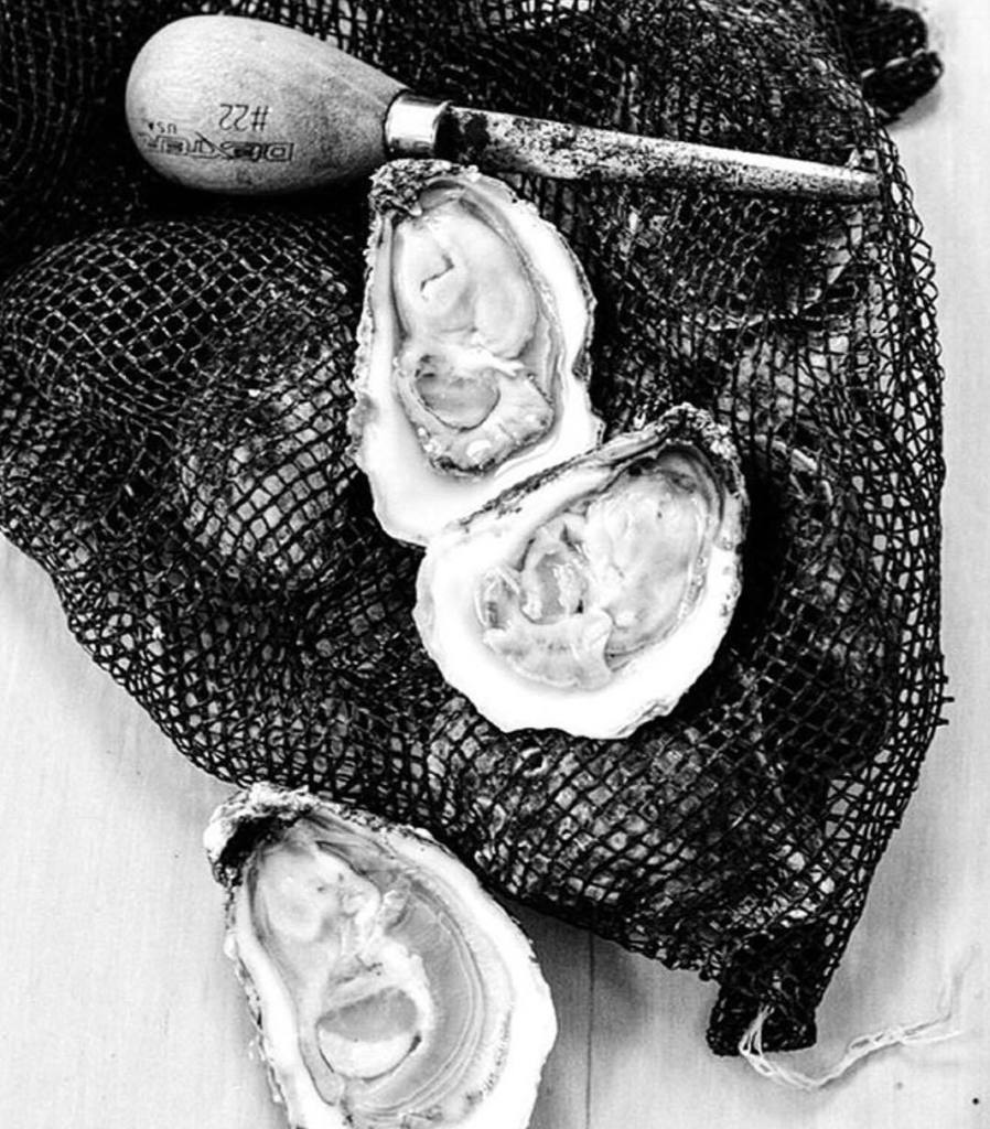 Wanna shuck?! The 1st annual #OysterRow oyster shucking and eating competition goes down t… ift.tt/1OnWZ1Q