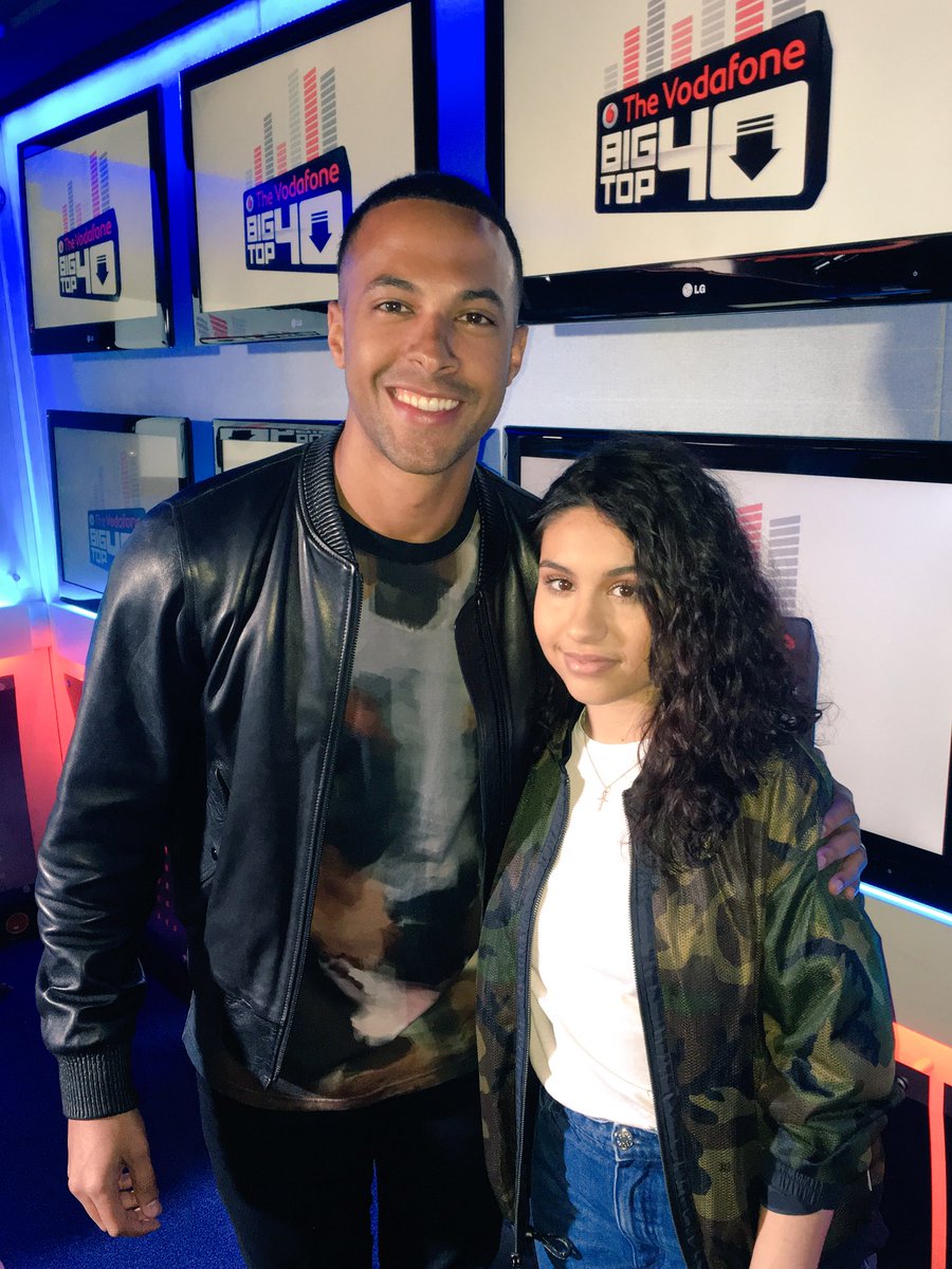 MarvinHumes's tweet photo. Great 2 meet @AlessiaCara she is one of our @BigTop40 #FutureBreakers could u be one aswell? https://t.co/awQO4TfRSH https://t.co/h0q8fW5J36