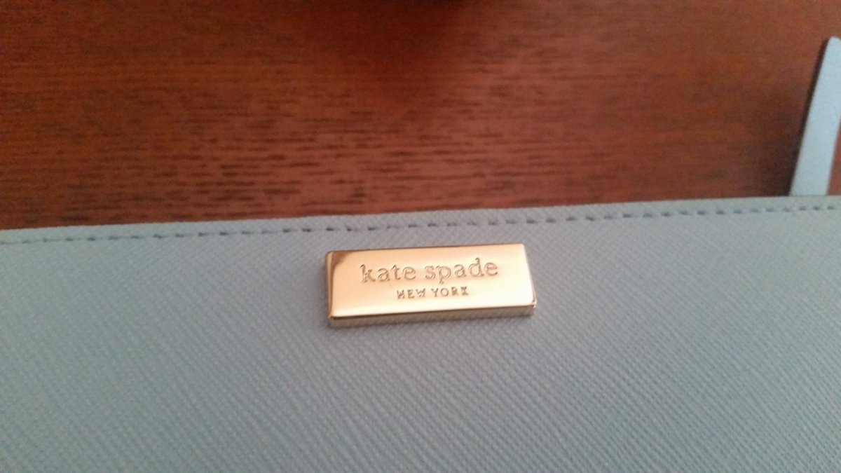 Win4Skin's tweet image. Just added to the auction : a @katespadeny wallet from @MarkHardingCG #win4skin