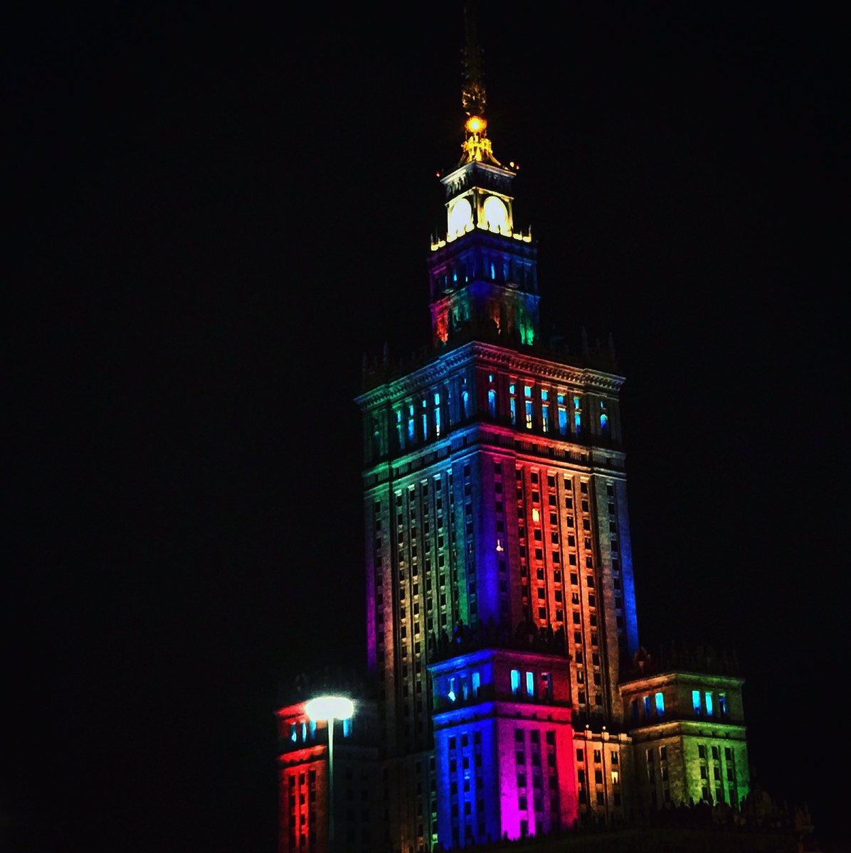 goforpoland's tweet photo. Zamiast tęczy #dobrazmiana #Warszawa https://t.co/yPntOrjGFB