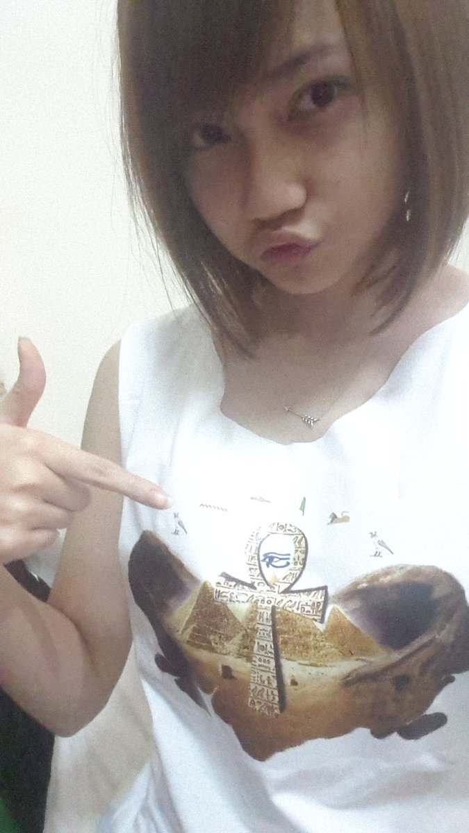 andelandel97's tweet photo. my own shirt design 😍
simple but penuh makna 😂
lovely~ https://t.co/RPERqEmZ6b