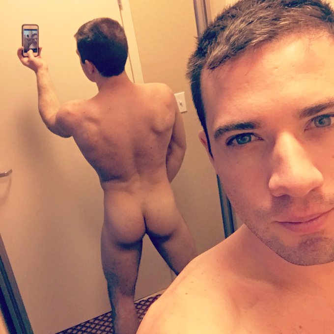 Who's loves bubble butts ?? #gay #gaypornstar #dylanknight #blue https://t.co/qs9cJ5gI84