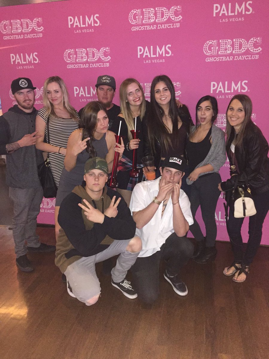 cshayeee's tweet photo. Half of the squad #28lol https://t.co/NzGJI7bQ8E