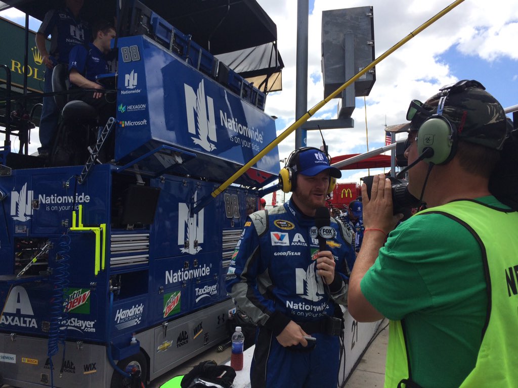 .<a href="/DaleJr/">Dale Earnhardt Jr.</a> talks with <a href="/JeffGordonWeb/">Jeff Gordon</a> on <a href="/NASCARONFOX/">FOX: NASCAR</a> during #Daytona500 pre-race. #NW88JR
