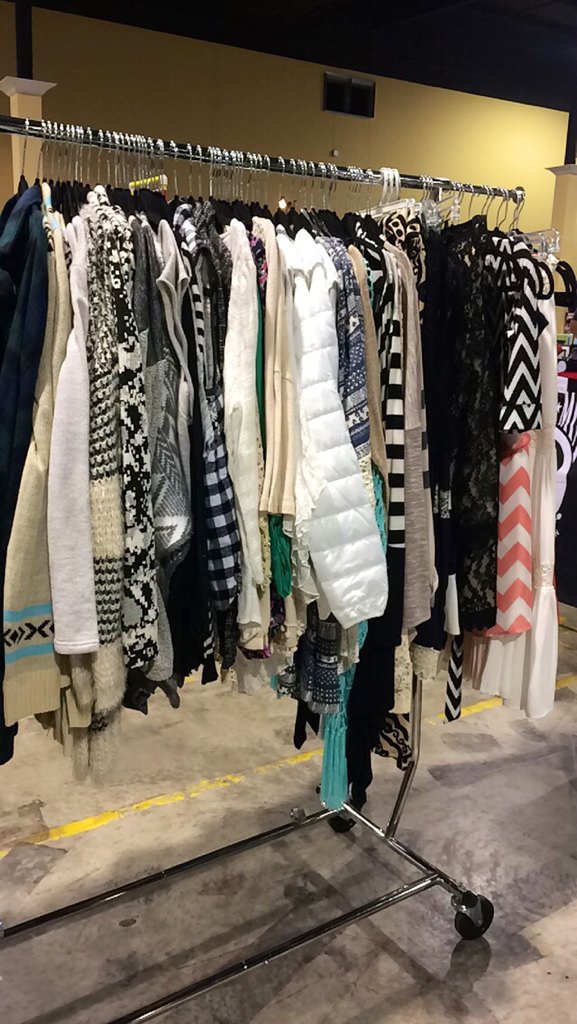 gmchellboutique's tweet photo. Winter clearance sale! Everything pictured now 20.00! Come see us! https://t.co/KlkYb9LTpN