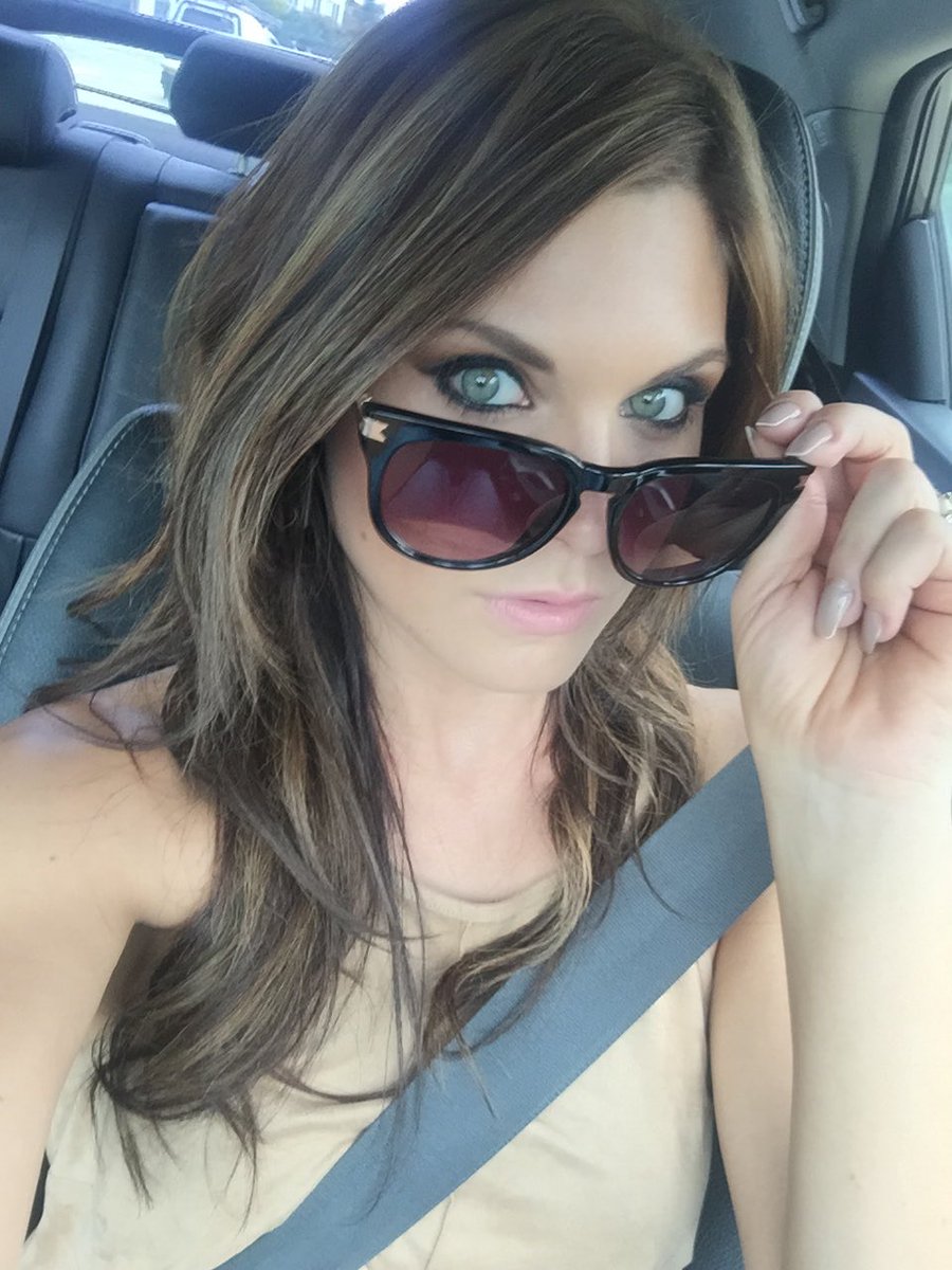 Out and about, the #TrendyWay <a href="/trendy_toast/">trendytoast</a> <a href="/bellezza2a/">Bellezza Hair Design</a>