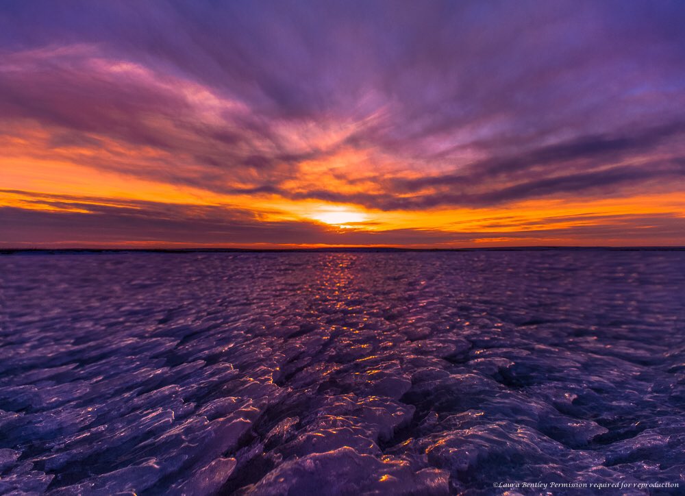 ABBestphotos's tweet photo. #prairiefire This one sent me down to #earth! #sunset https://t.co/FqZzvk8lio