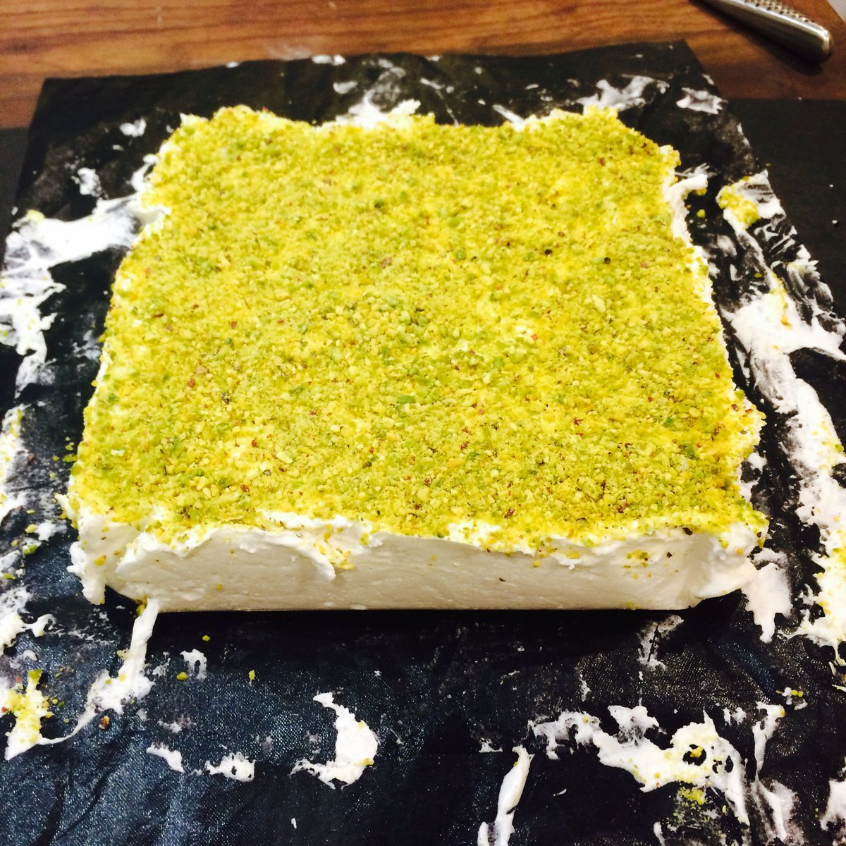 sonsiriw's tweet photo. Homemade #marshmallows with #pistachios: just the thing to blow away those Monday blues https://t.co/SHvkISguDT