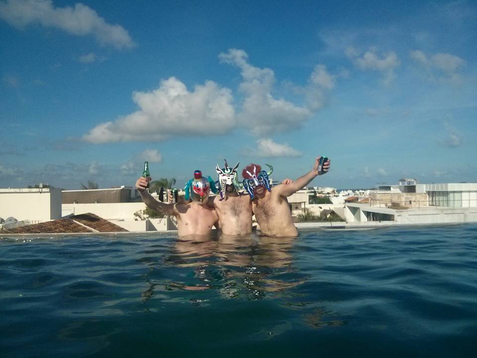 MODESTMOZ's tweet photo. @Lucha_TO  3 Irish luchadores on vacation. Me included! https://t.co/3J7Z7l2zQc