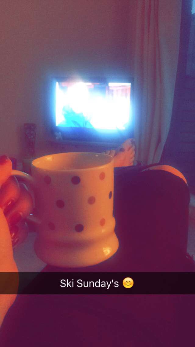 d_banks1's tweet photo. #feetup #lazy #skisunday #yorkshiretea https://t.co/Mg3EtYfgLe