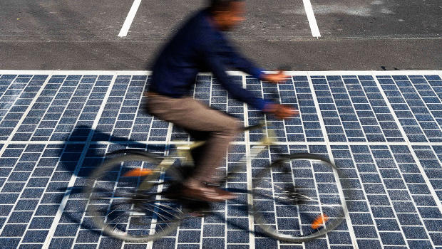 France plans to build hundreds of miles of solar-paved roads buff.ly/20KtJJM
