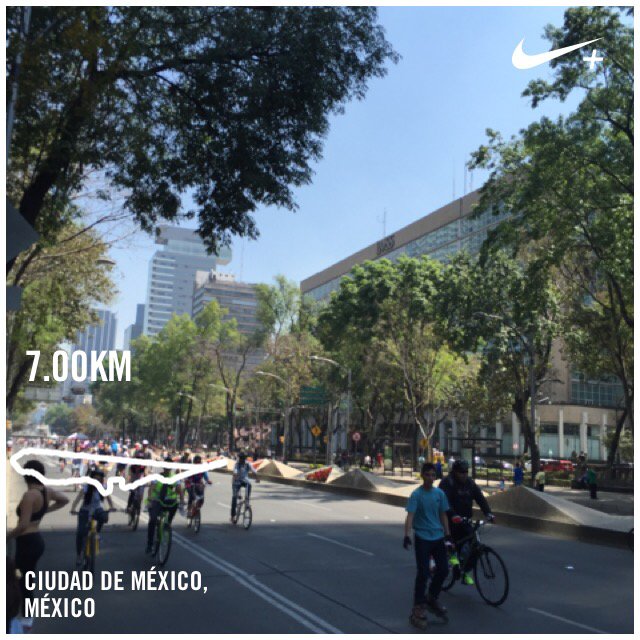 pedro82p's tweet photo. 🏍🏍👟👟🏃🏻🏃🏻😛 falto el # @fabi0la26 😘 Acabo de correr 7.00 km con Nike+. https://t.co/wzheUXZAsH #nikeplus https://t.co/wj1FZvT5Di