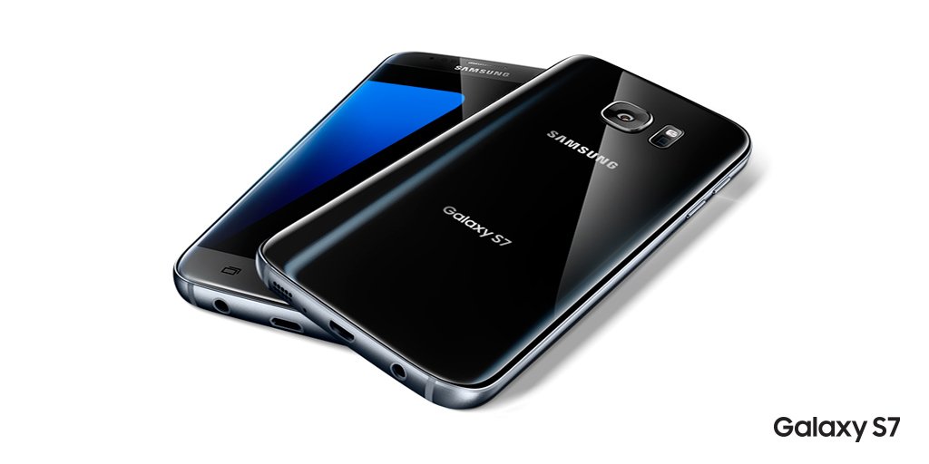 SamsungMobileUS's tweet photo. *Texts in rain under umbrella* 
*Umbrella breaks* 
*Continues texting* 
#TheNextGalaxy https://t.co/NV3OtAckI3