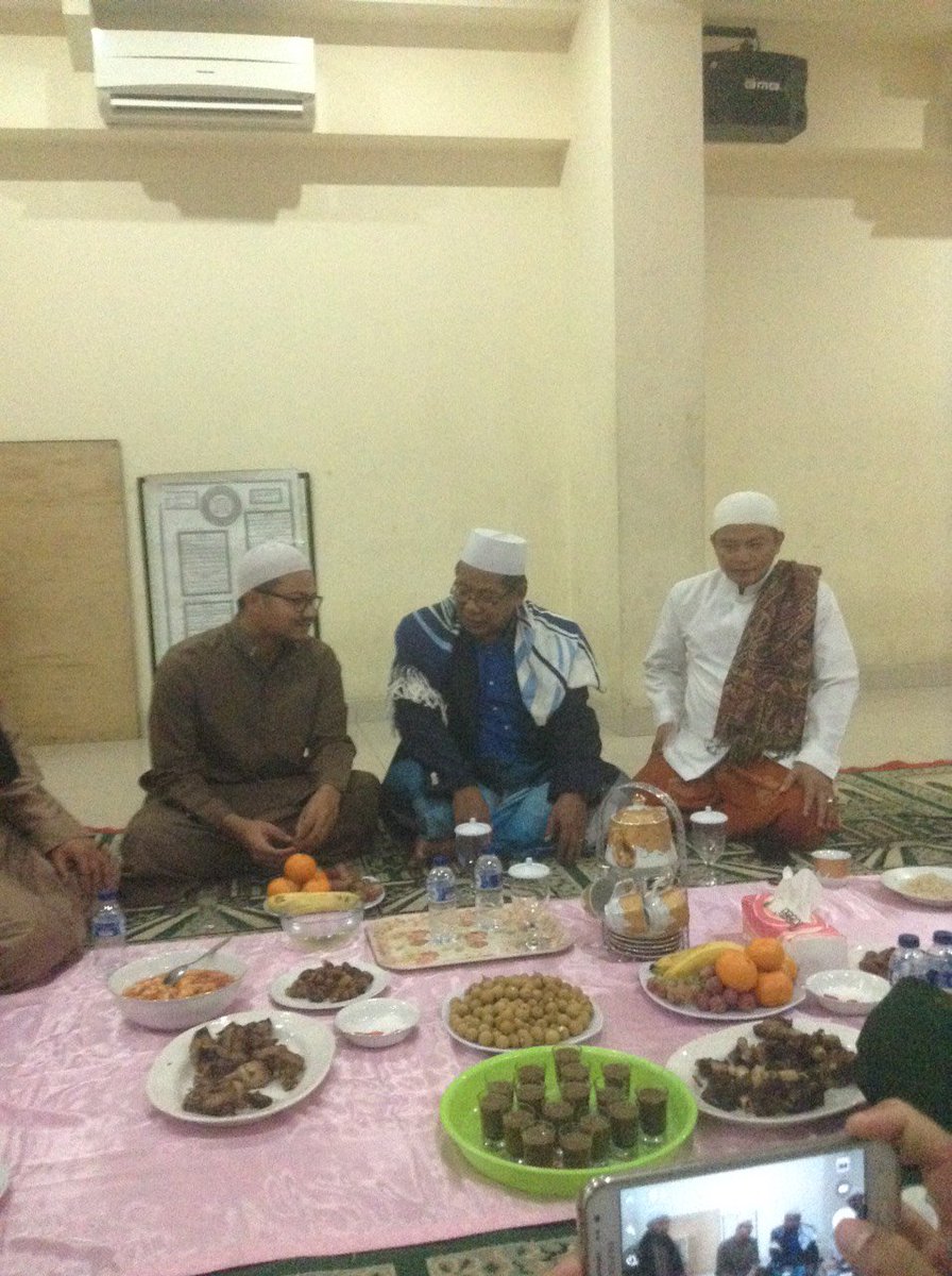 Kunjungan kh.ainul yakin, di yayasan Uswatun Hasanah <a href="/AinulyakinAS/">Ainul Y@kin Abdullah Syafiie</a>
