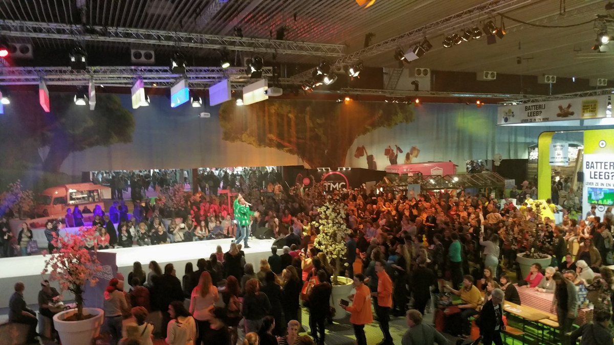 sterrenontour's tweet photo. Wederom een topdag @Huishoudbeurs. Thnx! @gebroedersko @Yoeri_LAbee @MarcodHollander @pietervdzweep Emile Hartkamp! https://t.co/zUXcPjUZjY