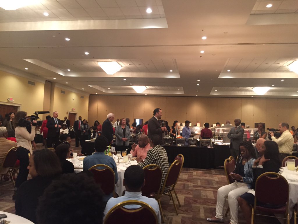 maryaliceparks's tweet photo. Ben Jealous introduces @BernieSanders tells room they should dream big https://t.co/2DqzG3V894