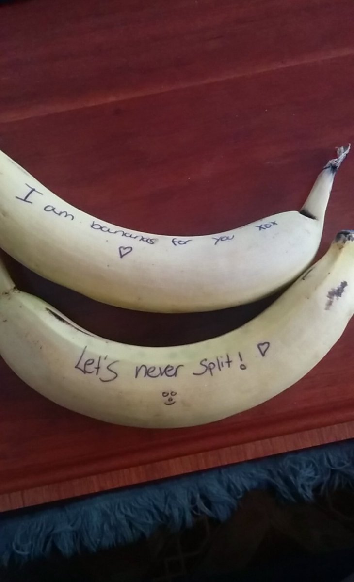 CarinaTK's tweet photo. have a picture of bananas, people. https://t.co/MW693Pf8Ac