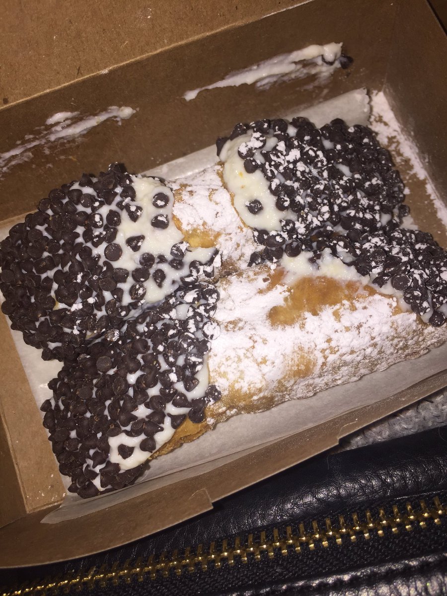 ITALHAN's tweet photo. @gabrigangi  molto bene !! Sono andata modern pastry a Boston 🍰🍫 https://t.co/wASQYX9MsA