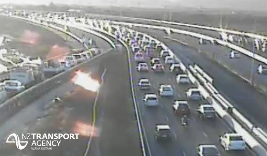 nztaaklnth's tweet photo. Nth Wstn Mwy also heavy today, #AklTraffic taking 40mins from Westgate, 25 from Rosebank Rd. #SunnysOn ^TP https://t.co/LuuLK8atjJ