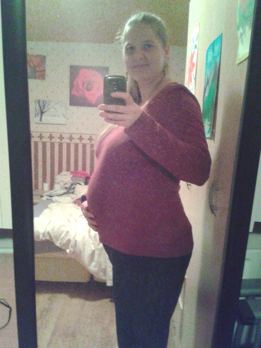 gleetonix's tweet photo. About 4/5 weeks I'm getting my first baby!! This is me, 30 weeks pregnant. Now I'm 35,5 weeks... So exciting!!! https://t.co/LK6gyuqANS