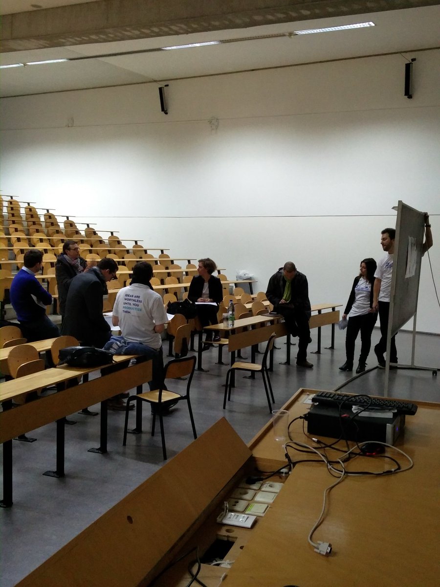 SWLiege's tweet photo. En pleine délibération ! #SWLiege https://t.co/YlsDc54xFw