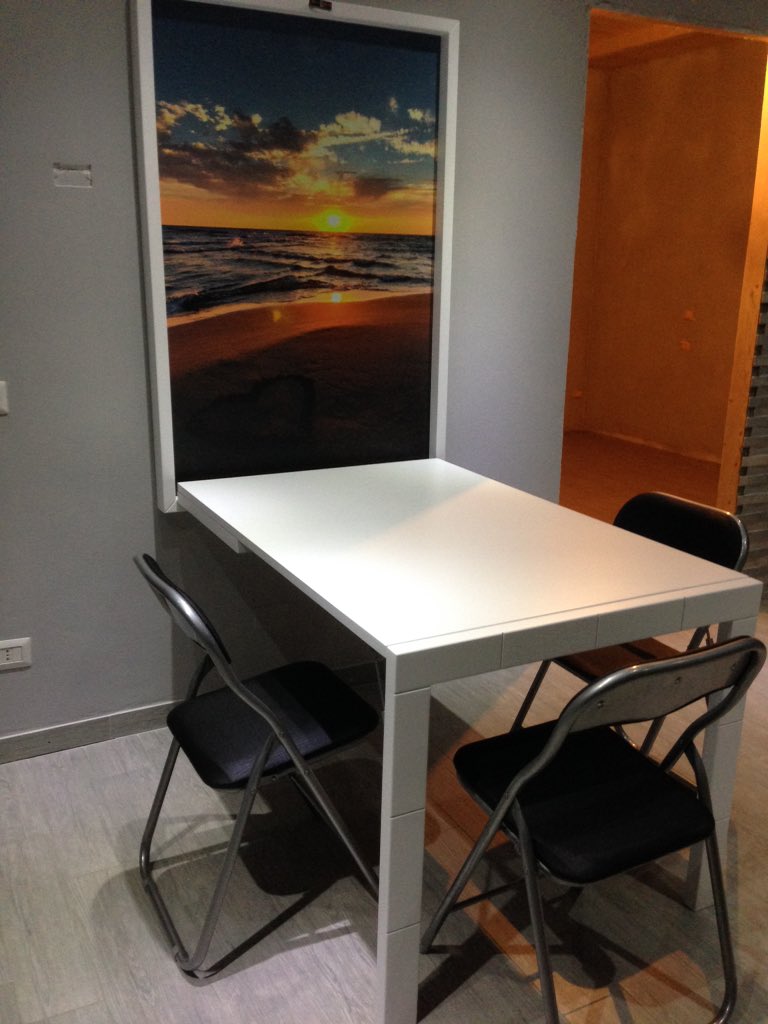 PAUSINItiAMO's tweet photo. Oggi mi sono regalato le sedie...😁😁😁 #walltable #tramonto #tavolofavoloso https://t.co/dPeiWIIJZj
