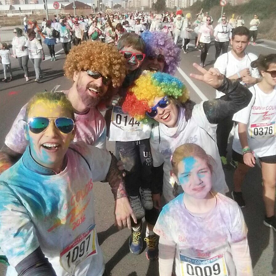 JessLpezLpez1's tweet photo. Hoy #runofcolors #Castellon con @MaiteSalinasV @Mariloploplop Jorge, Santi y Elena https://t.co/G9cINOQmSB