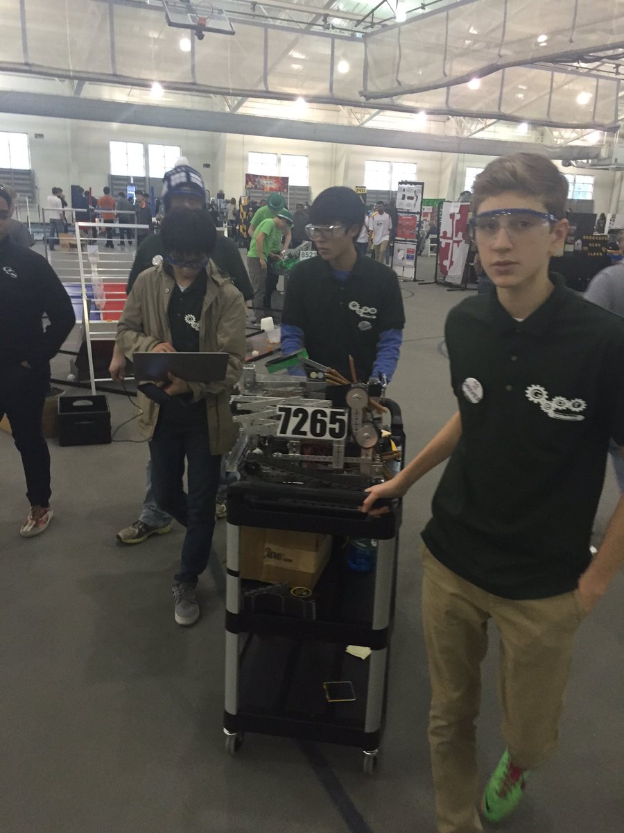 GearGrindersFTC's tweet photo. Gear grinders queuing up for possibly our final match of the season! #omgrobots #mdftcstates https://t.co/DFALQ8fRWm