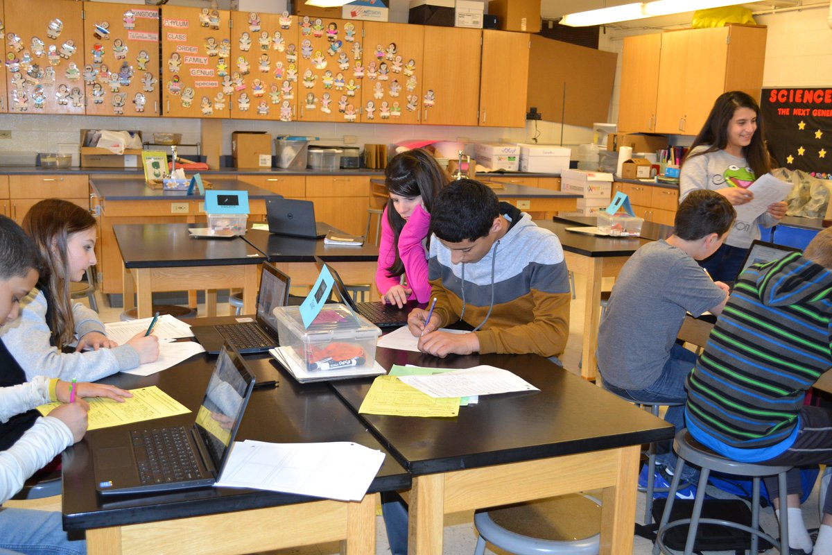 Thanks for visiting Ms. Sidorowicz!  #lovevistorsinscience #watchourkidslearn #conradyjaguars