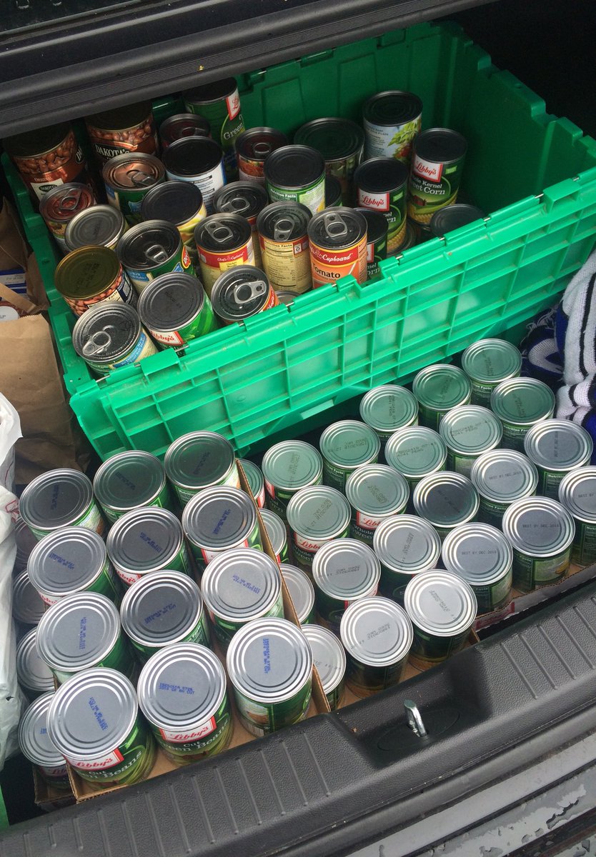 stpaulameatl's tweet photo. Our YPDers collected 126 canned goods for the @souperbowl & made the donation to @ATLmission. #IAmAME #YPD #YPDlife https://t.co/hHRhvjmlWS