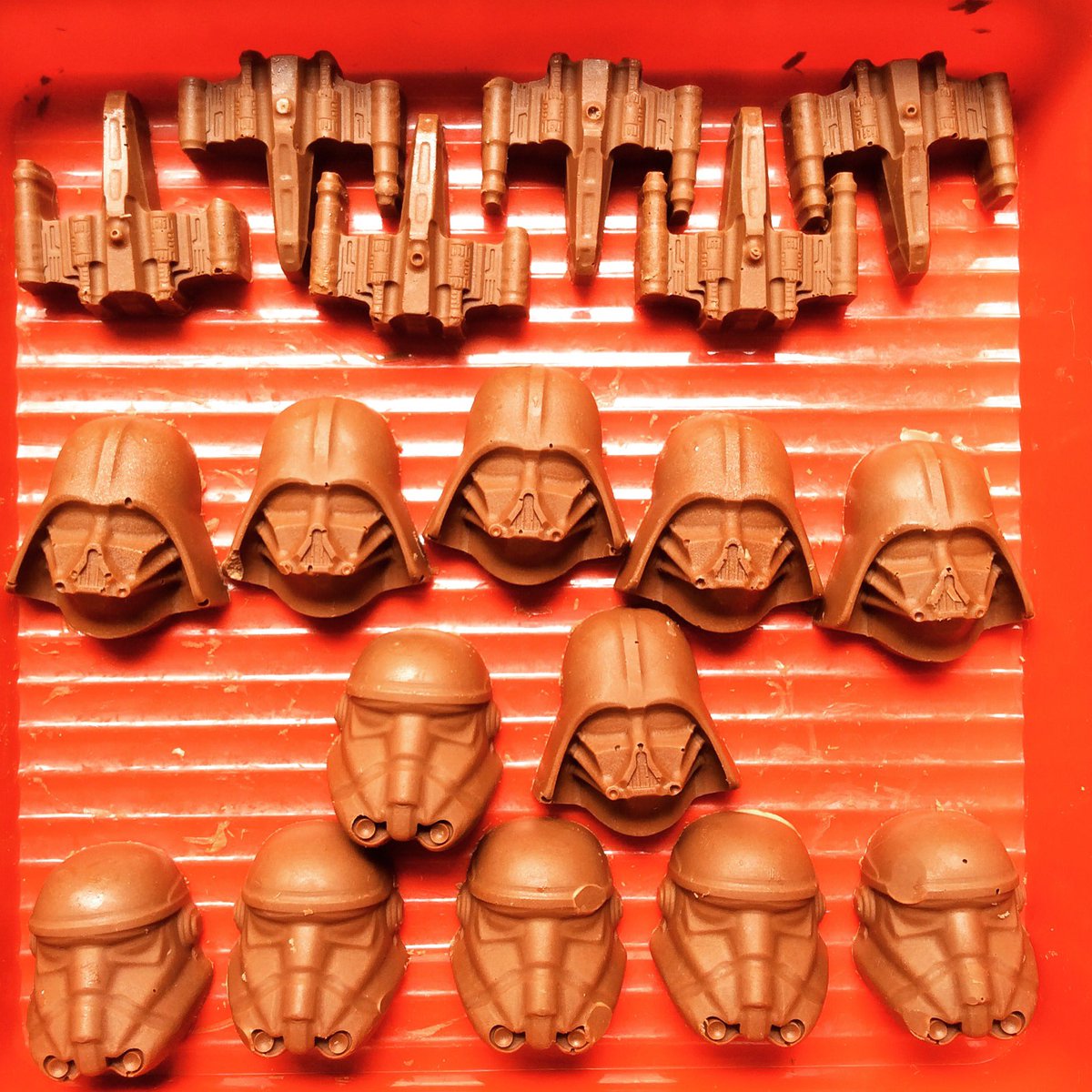 _ChocoLuke's tweet photo. #ChocoLuke #StarWars #XWing #DarthVader #Stormtrooper #Chocolate 🍫🐾❤️ Peça o seu! https://t.co/214x1nvkm8