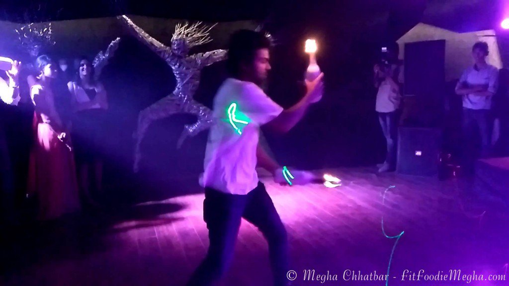 barmasterscom's tweet photo. Bartender juggling fire bottles - https://t.co/3V33ZFjyFm #fireflairing https://t.co/T4MMCcCbwD