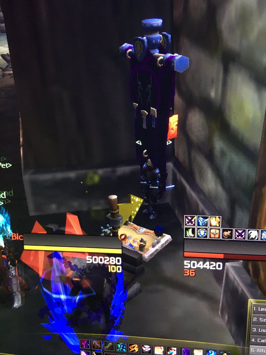 attumtherogue's tweet photo. This is how you avoid being seen when you're the flag carrier in #WorldOfWarcraft #arrow #bgs #twinpeaks https://t.co/UGgTM4Q85B