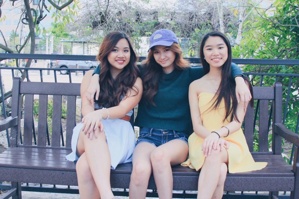 iviizzle's tweet photo. what is my life without these girls in it https://t.co/pUrRdxzqJv